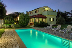 Hotels in Pavicini